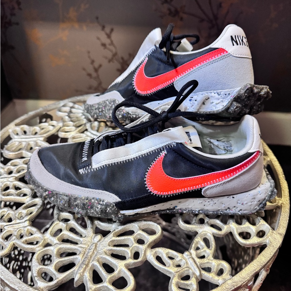 Nike Black and Red Women's Sneakers